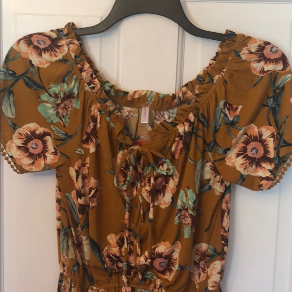 NWT xhilaration Floral romper Size Small